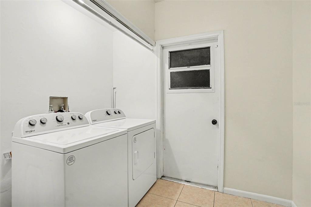 4105 Spring Way Circle Valrico, FL 33596 - Photo 16 of 34 a utility room with dryer and washer