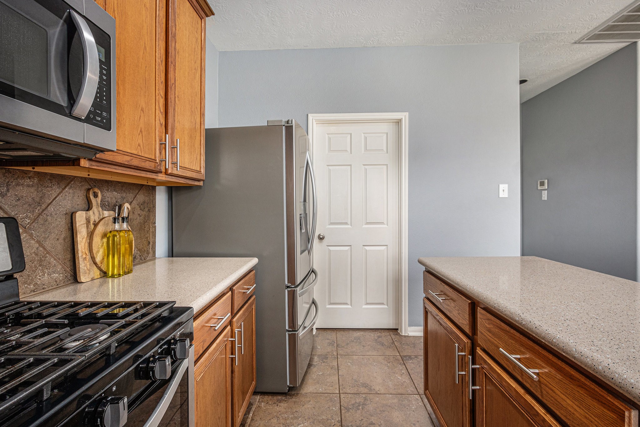 9719 Opal Rock Drive Rosharon, TX 77583 - Photo 14 of 33 Door leading to the laundry room and pantry