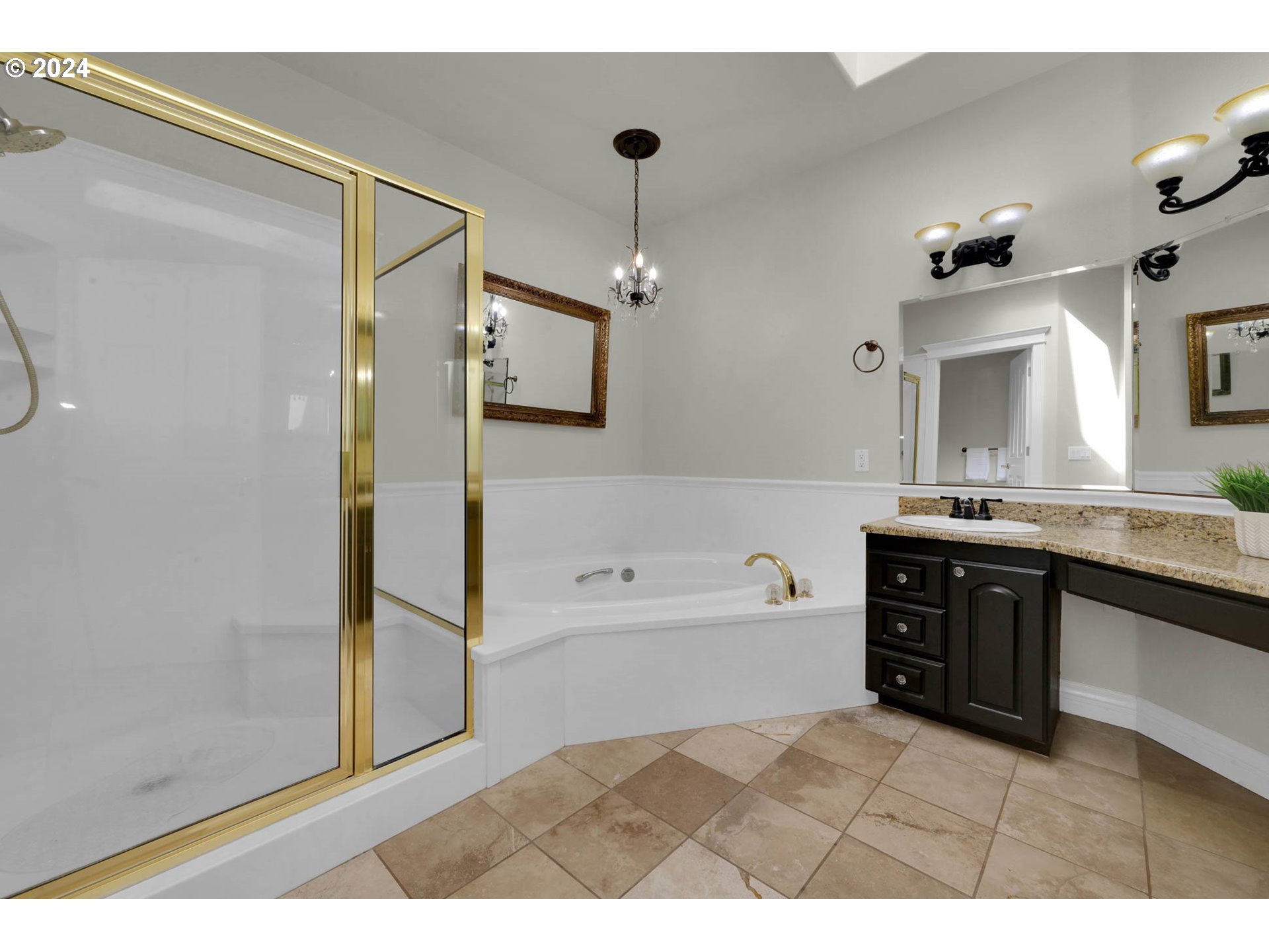 1480 Walnut Road Springfield, OR 97477 - Photo 30 of 48 a bathroom with a tub sink and mirror
