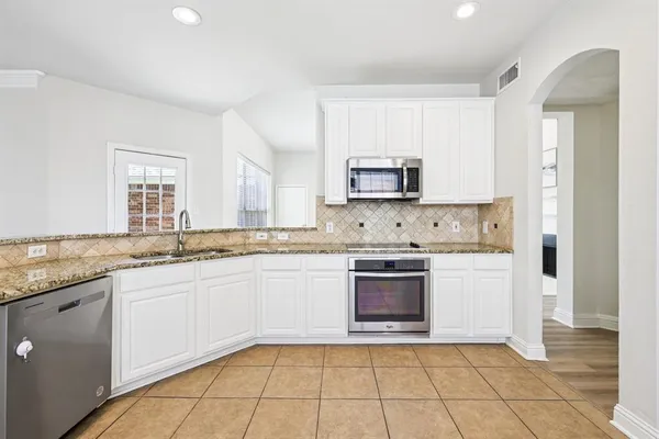 $3,200 | 458 Richmond Street, Irving, TX 75063