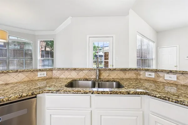 $3,200 | 458 Richmond Street, Irving, TX 75063