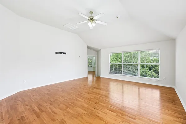 $3,200 | 458 Richmond Street, Irving, TX 75063