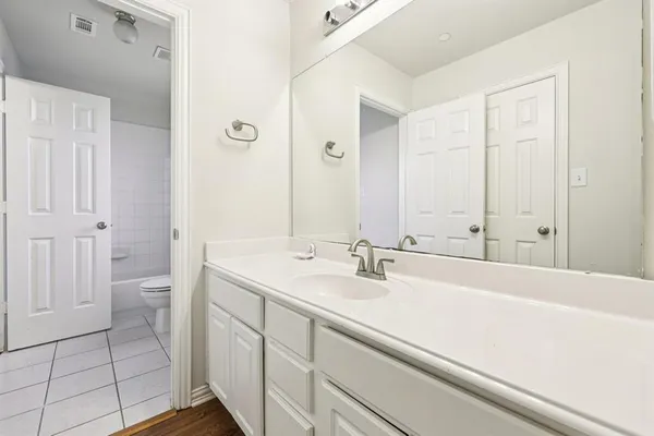 $3,200 | 458 Richmond Street, Irving, TX 75063