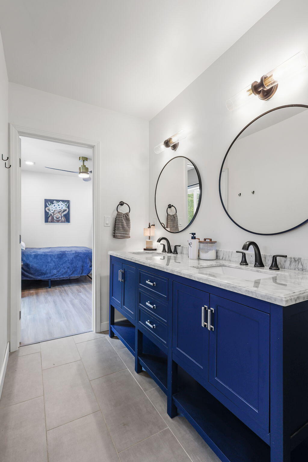 7128 Happy Valley Road Anderson, CA 96007 - Photo 22 of 48 Jack & Jill Bathroom