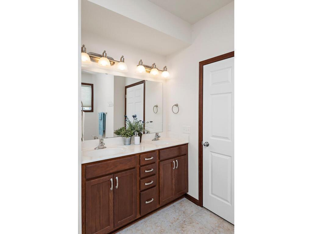 7401 Shadyview Lane North Maple Grove, MN 55311 - Photo 18 of 59