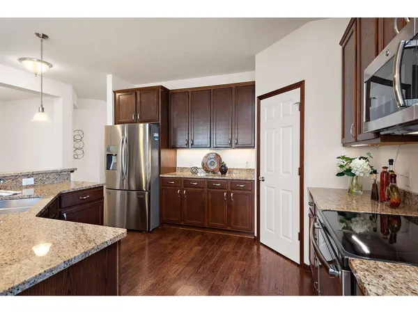 $554,900 | 7401 Shadyview Lane North, Maple Grove, MN 55311