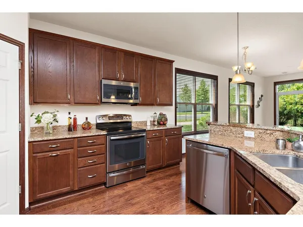 $554,900 | 7401 Shadyview Lane North, Maple Grove, MN 55311