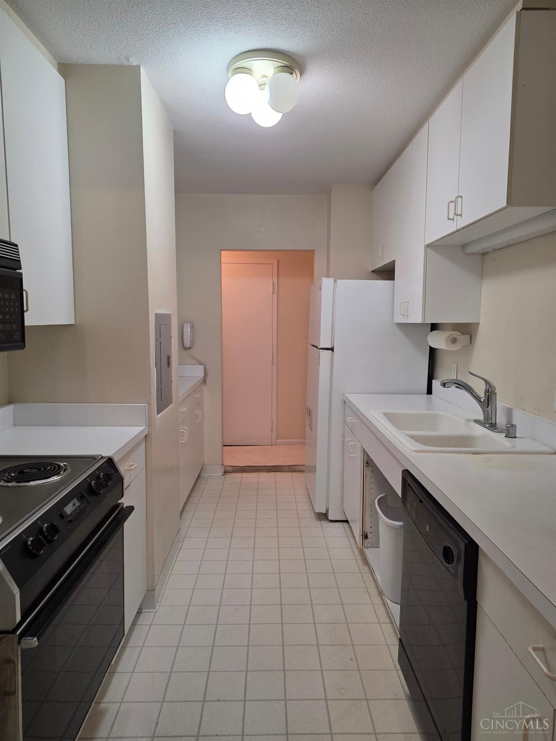 2444 Madison Road Cincinnati, OH 45208 - Photo 12 of 26