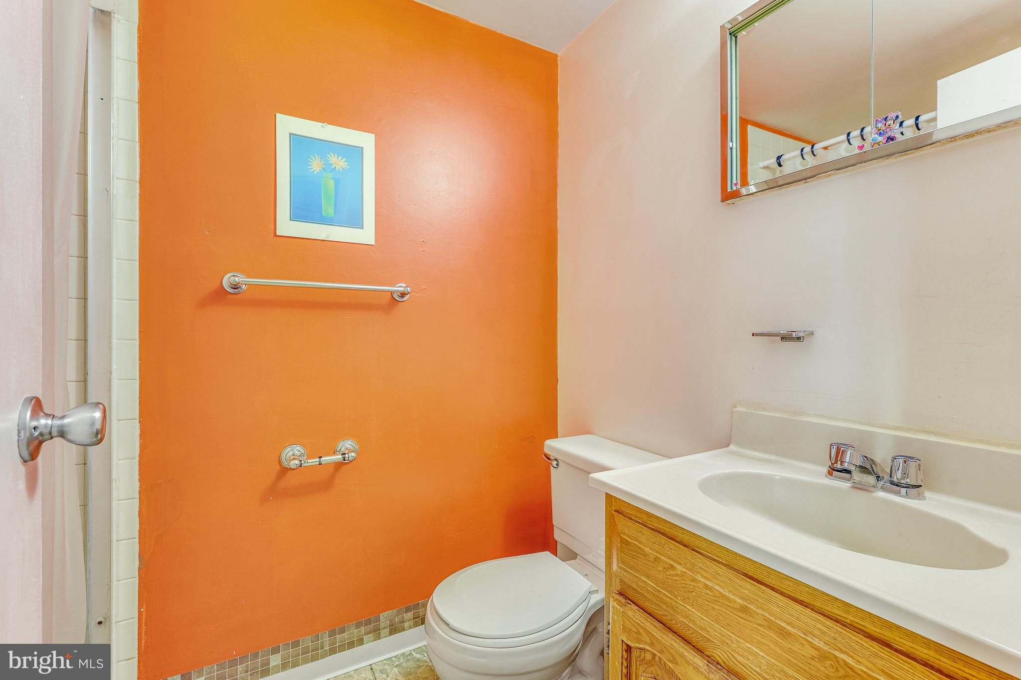 11601 Stoneview Square, Unit 21C Reston, VA 20191 - Photo 18 of 39 master bathroom