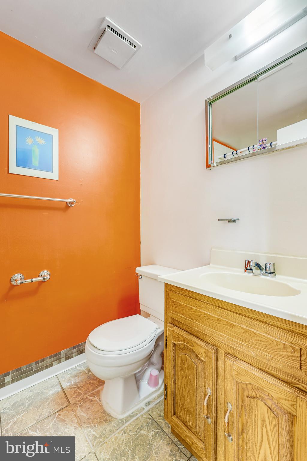 11601 Stoneview Square, Unit 21C Reston, VA 20191 - Photo 19 of 39 master bathroom