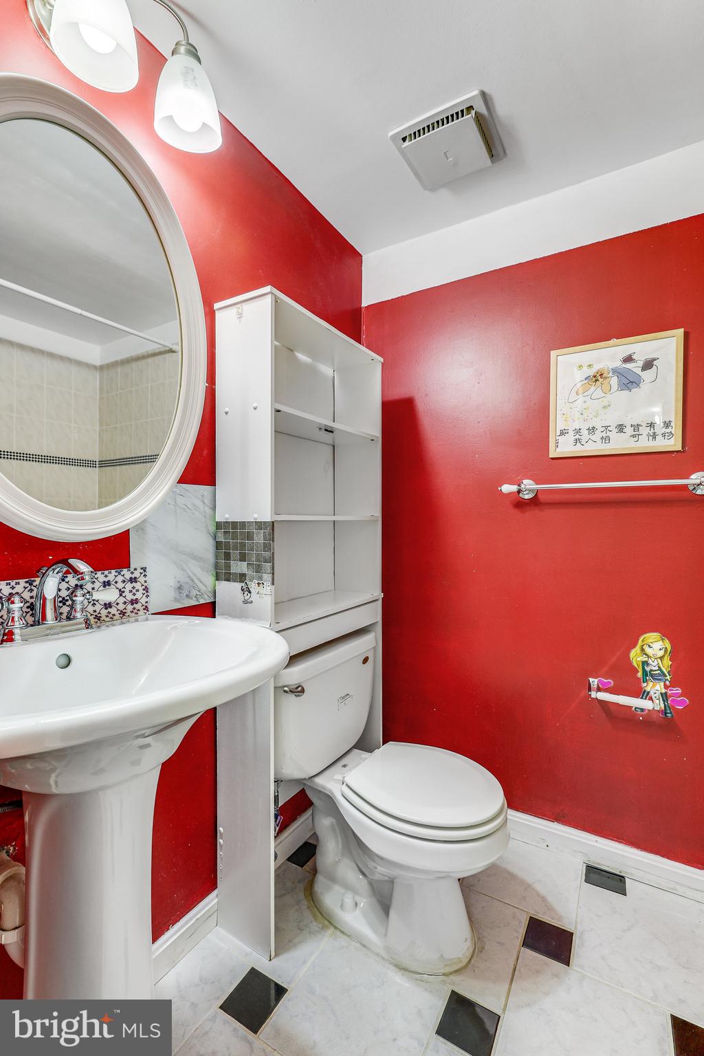 11601 Stoneview Square, Unit 21C Reston, VA 20191 - Photo 25 of 39 hall bath