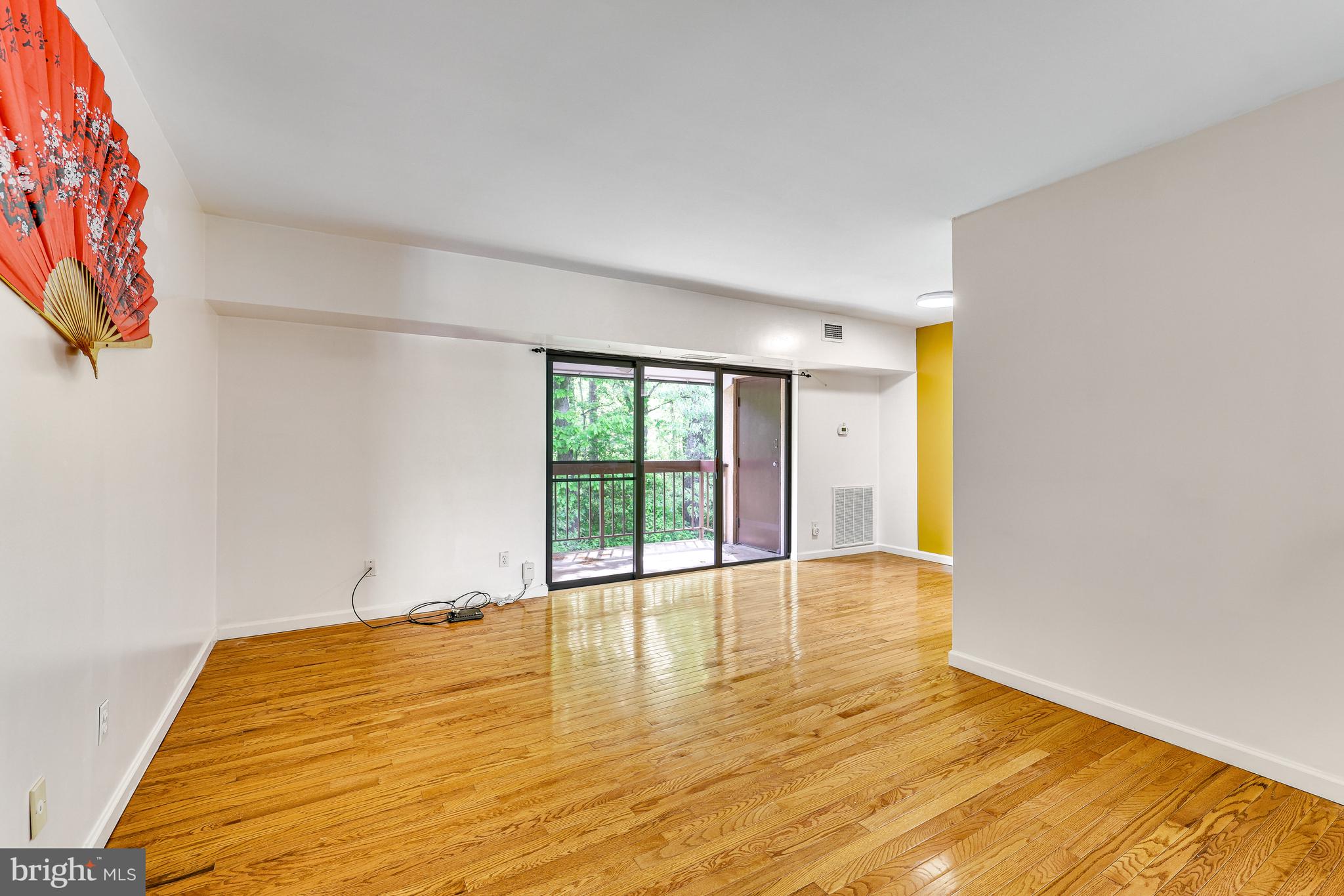 11601 Stoneview Square, Unit 21C Reston, VA 20191 - Photo 3 of 39 large living room