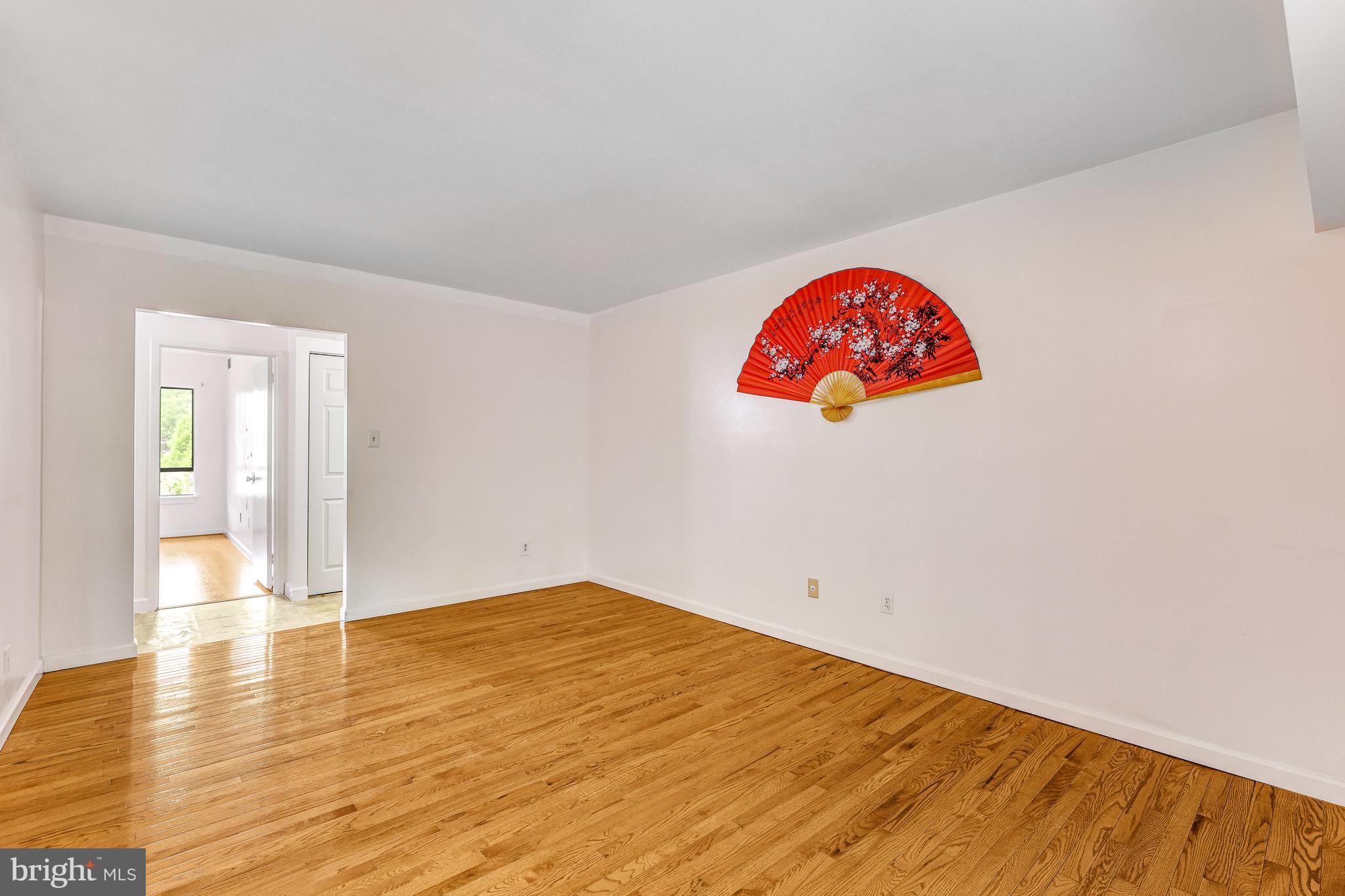 11601 Stoneview Square, Unit 21C Reston, VA 20191 - Photo 5 of 39 large living room