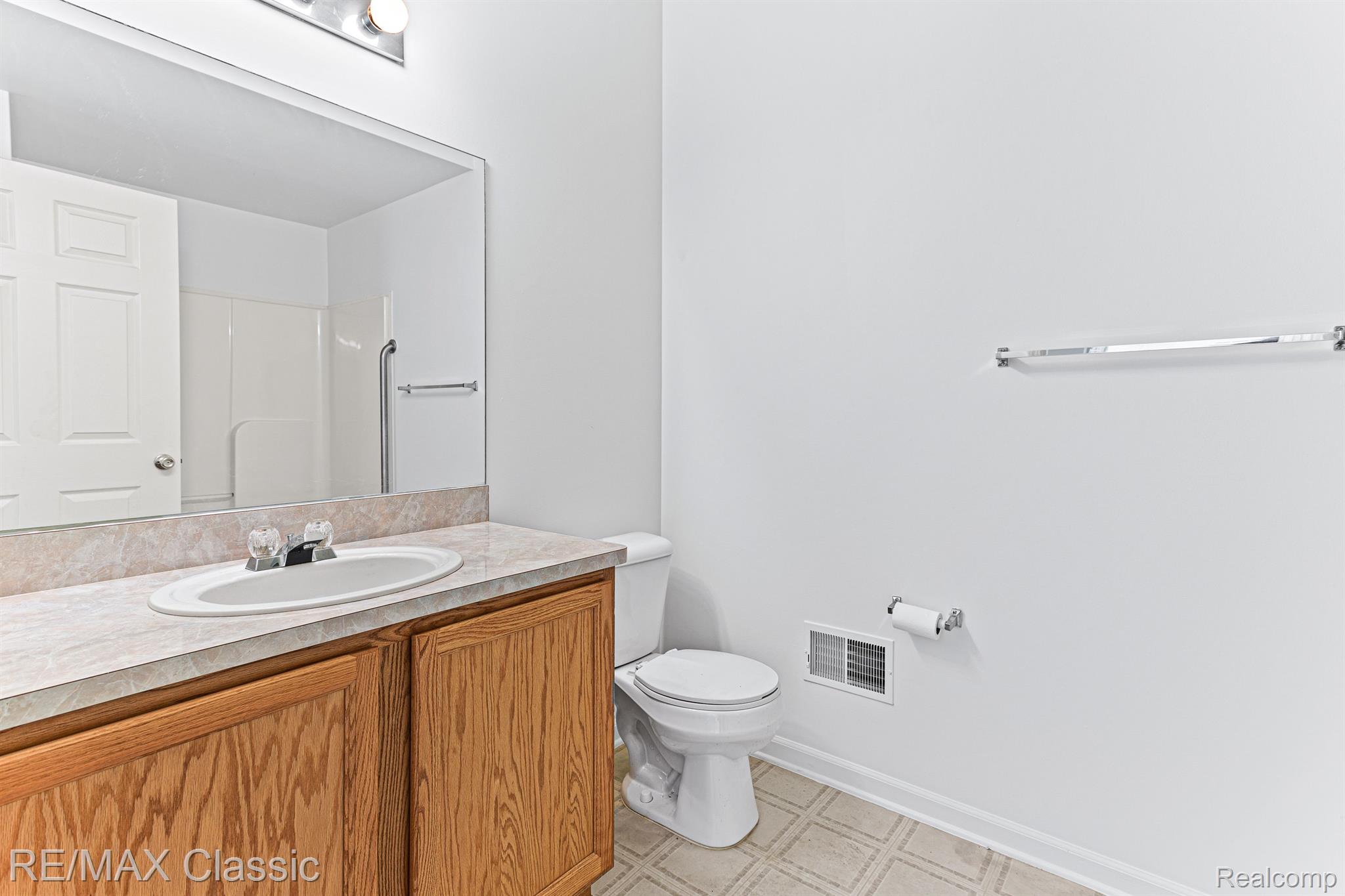 11748 Farmington Road Livonia, MI 48150 - Photo 18 of 24 Gallery Image 18
