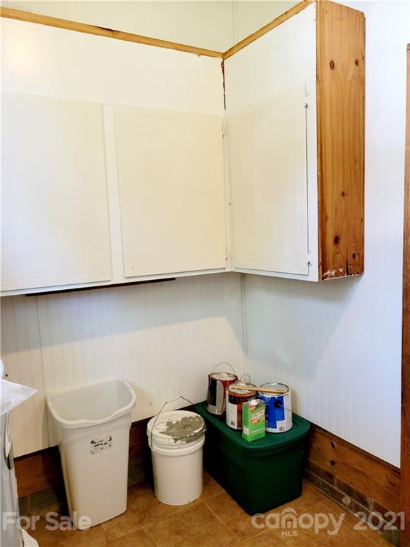 3411 Fallston Road Shelby, NC 28150 - Photo 27 of 39 a bathroom with a sink and a mirror