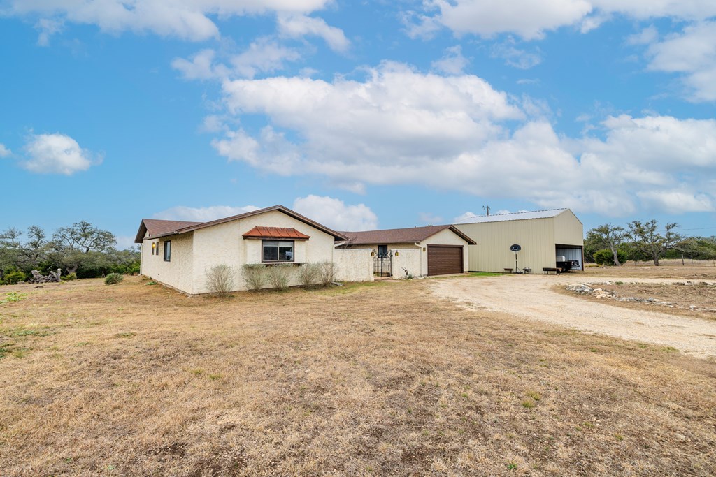 207 Broken Spur Road Mountain Home, TX 78058 - Photo 3 of 28
