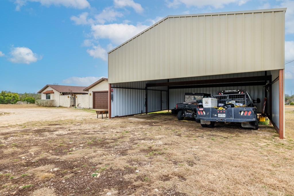 207 Broken Spur Road Mountain Home, TX 78058 - Photo 5 of 28
