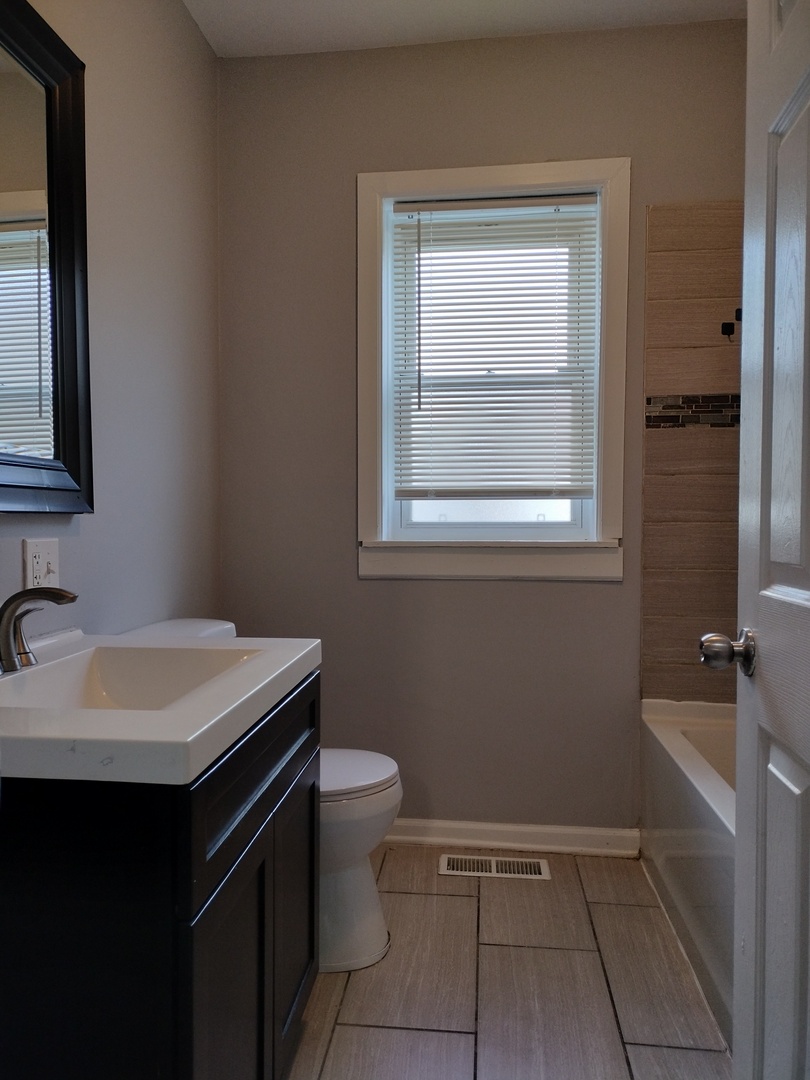 2525 East 72nd Place, Unit 1 Chicago, IL 60649 - Photo 9 of 21