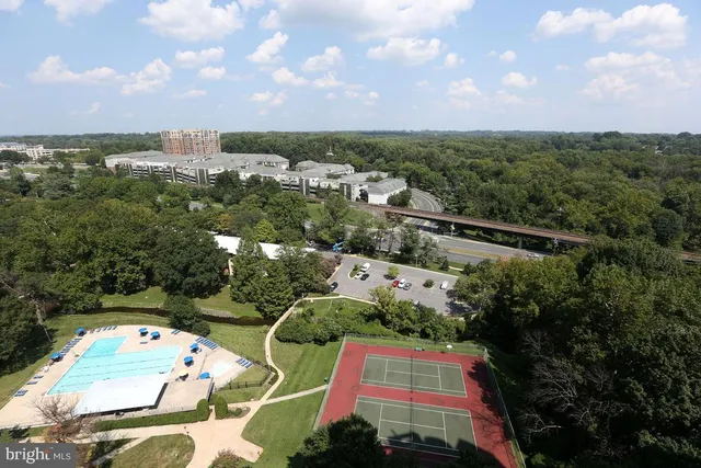 $1,890 | 10101 Grosvenor Place, Unit 1714, Rockville, MD 20852