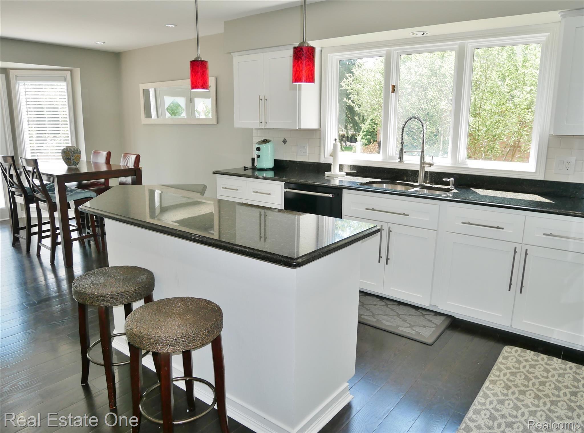 KITCHEN (4).JPG
