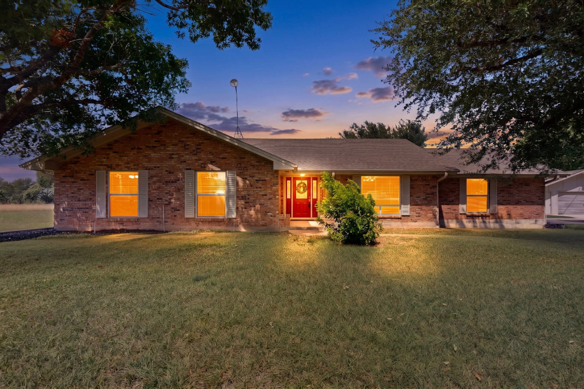 350 Richard Road Georgetown, TX 78626 - Photo 3 of 31 Twilight of front