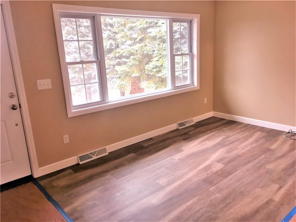 134 Spring Hill Road Aliquippa, PA 15001 - Photo 2 of 19 Living Room