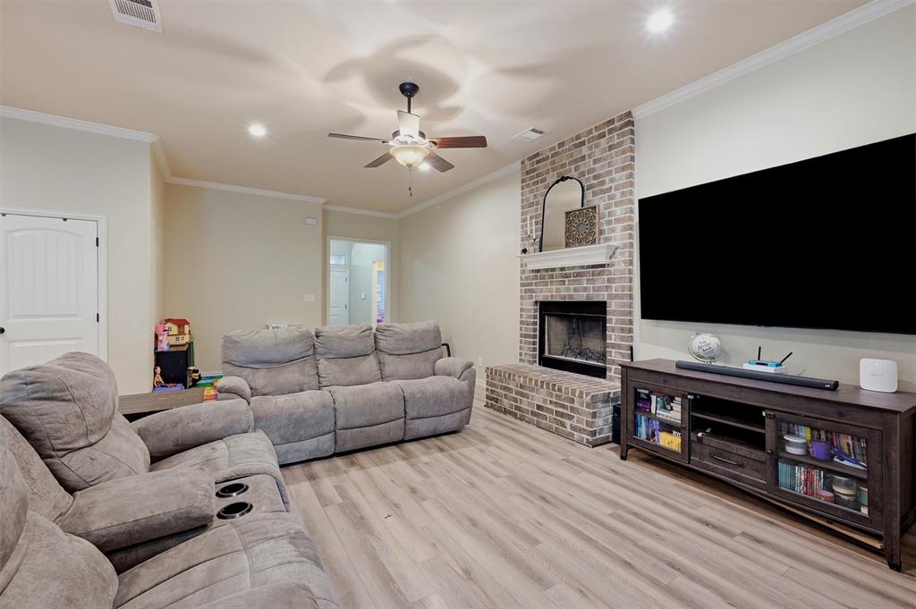 3020 West Loy Lake Road Denison, TX 75020 - Photo 5 of 32 The space in this living room is just wonderful!