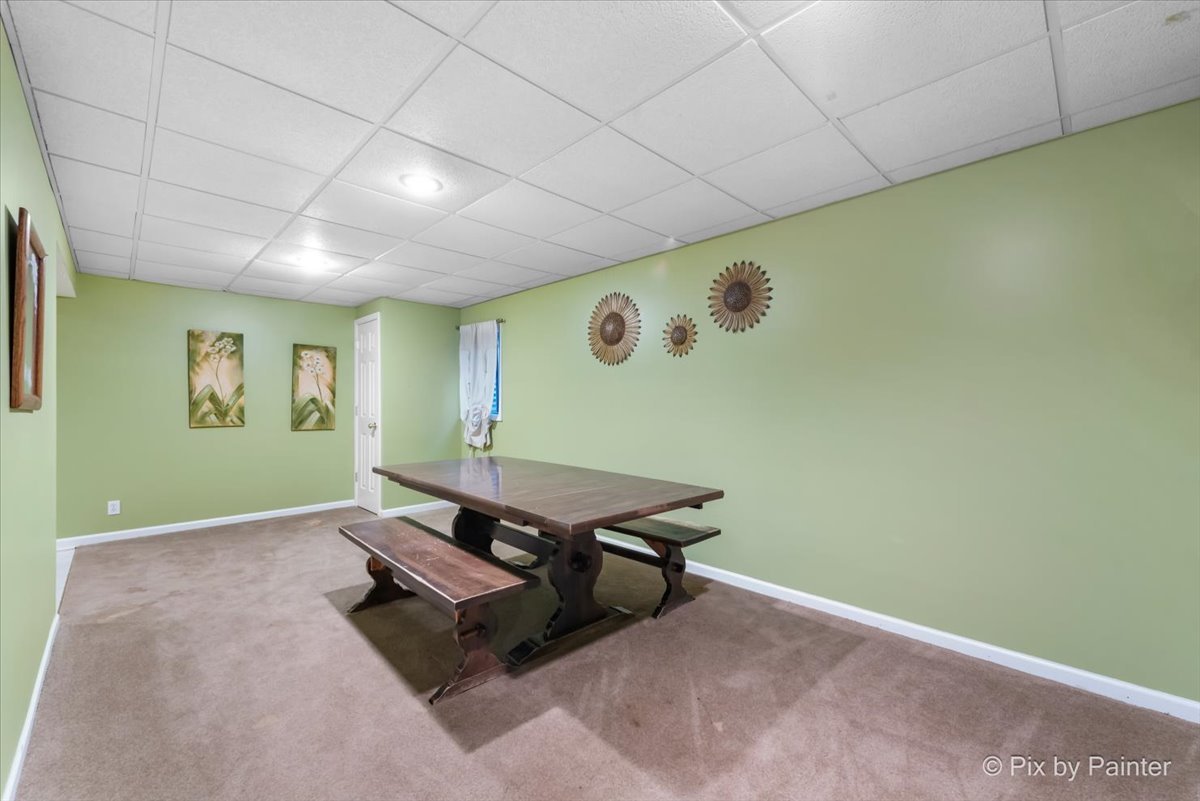 705 Cherry Tree Lane Genoa, IL 60135 - Photo 18 of 31 a room with furniture