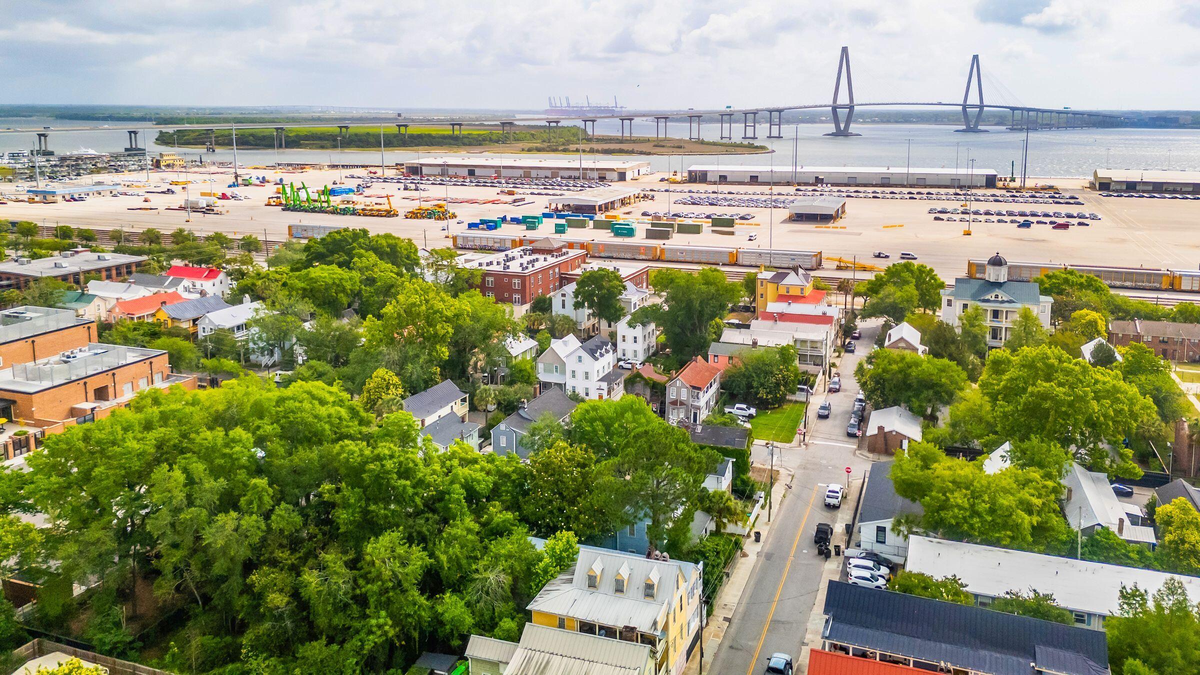 20 Amherst Street, Unit B Charleston, SC 29403 - Photo 2 of 34 20AmherstSt-KeenEyeMarketing-053