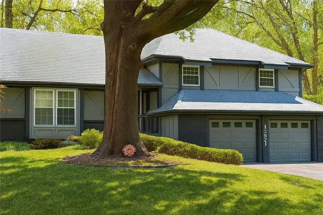 $350,000 | 13921 South Brookwood Court, Olathe, KS 66062