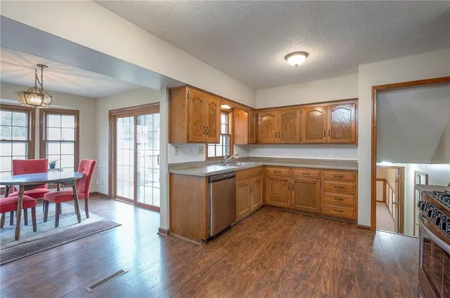 $350,000 | 13921 South Brookwood Court, Olathe, KS 66062