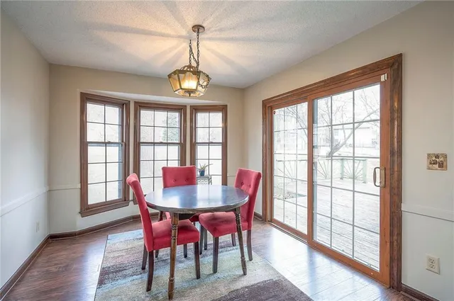 $350,000 | 13921 South Brookwood Court, Olathe, KS 66062