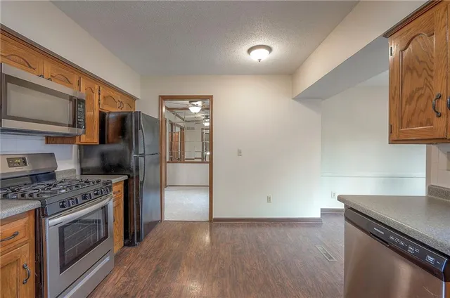 $350,000 | 13921 South Brookwood Court, Olathe, KS 66062