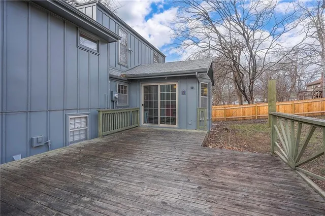 $350,000 | 13921 South Brookwood Court, Olathe, KS 66062