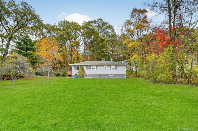 a view of a house with a backyard