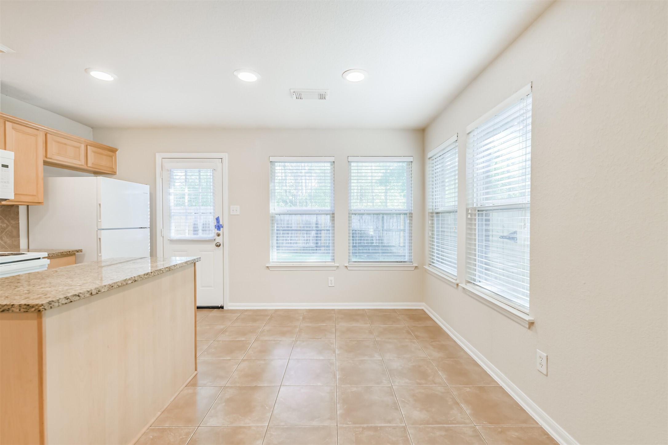 42 Prairie Oak Drive Conroe, TX 77385 - Photo 14 of 33 a view of an empty room with a window