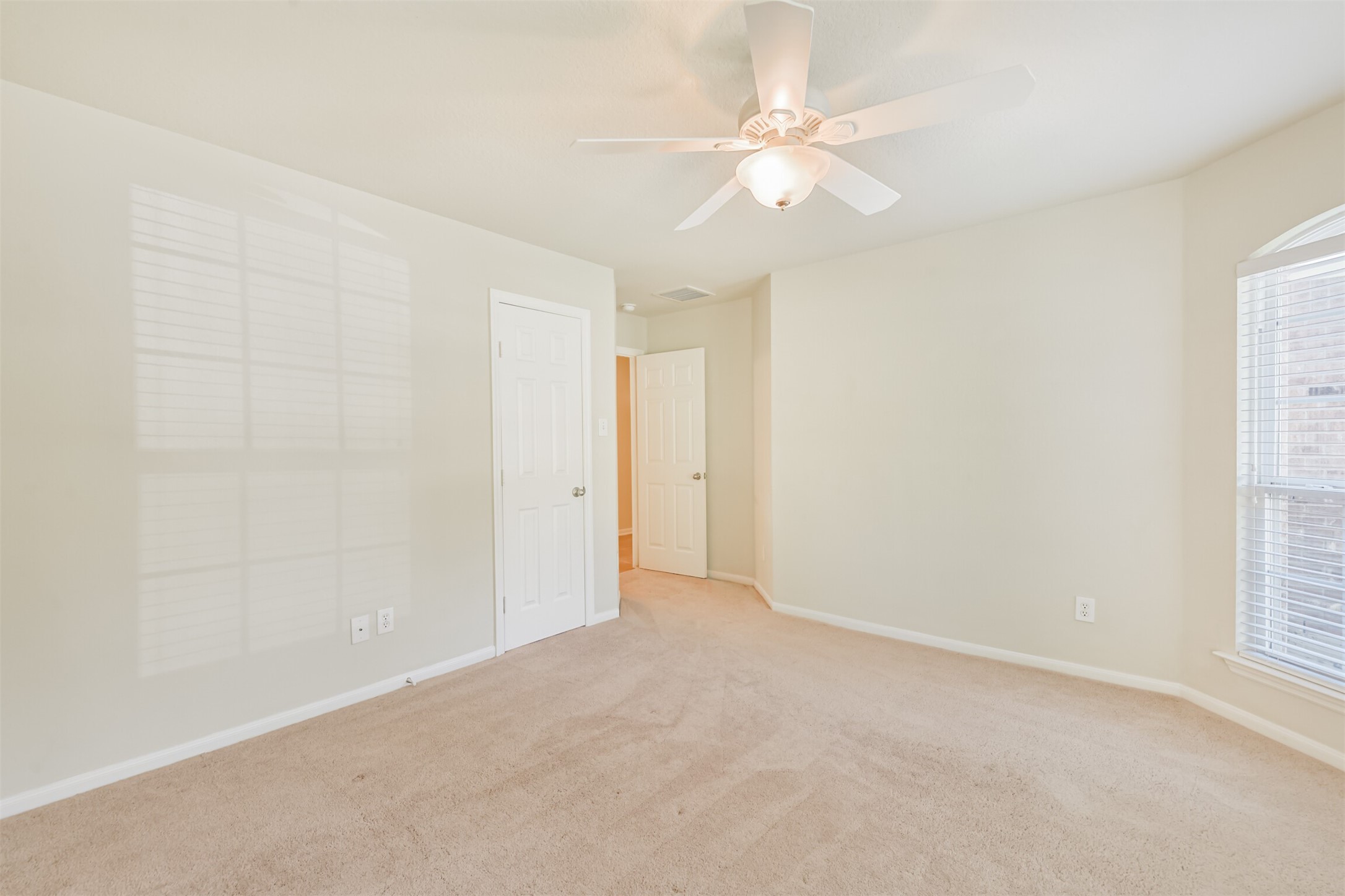 42 Prairie Oak Drive Conroe, TX 77385 - Photo 24 of 33 an empty room with windows and fan