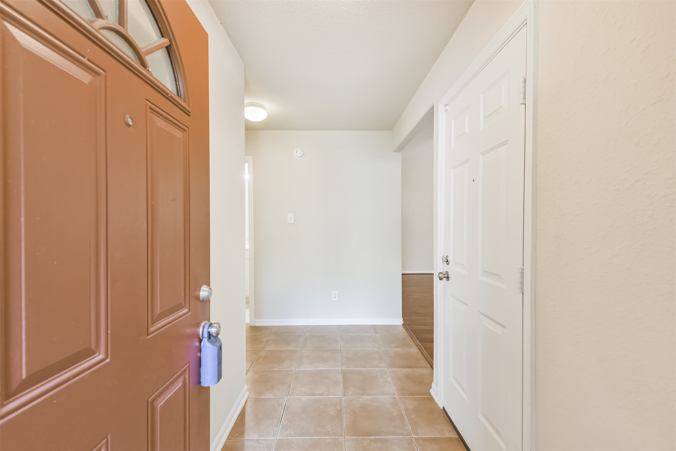 42 Prairie Oak Drive Conroe, TX 77385 - Photo 4 of 33 a view of a hallway with wooden floor and staircase