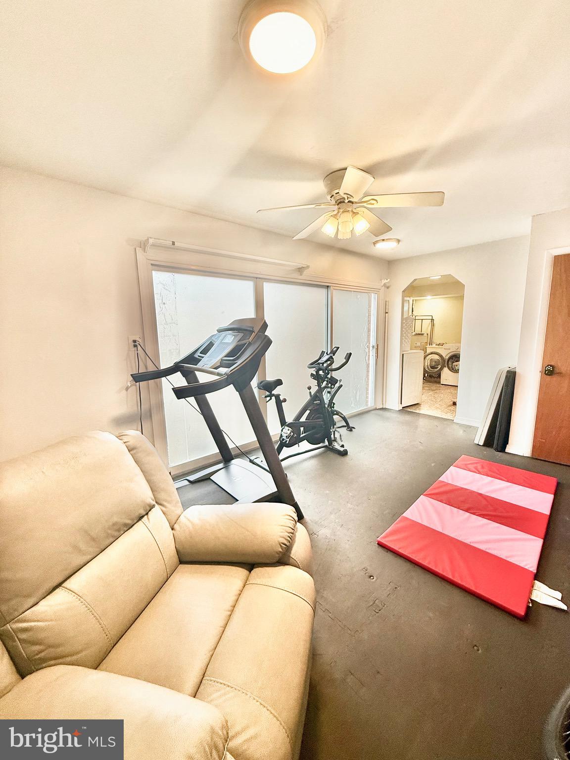 720 West Glebe Road, Unit 2C Alexandria, VA 22305 - Photo 12 of 13 a living room with furniture