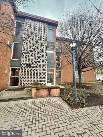 $1,799 | 720 West Glebe Road, Unit 2C, Alexandria, VA 22305