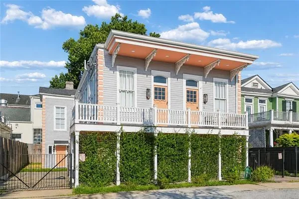 $3,200 | 1110 Amelia Street, Unit 2A, New Orleans, LA 70115