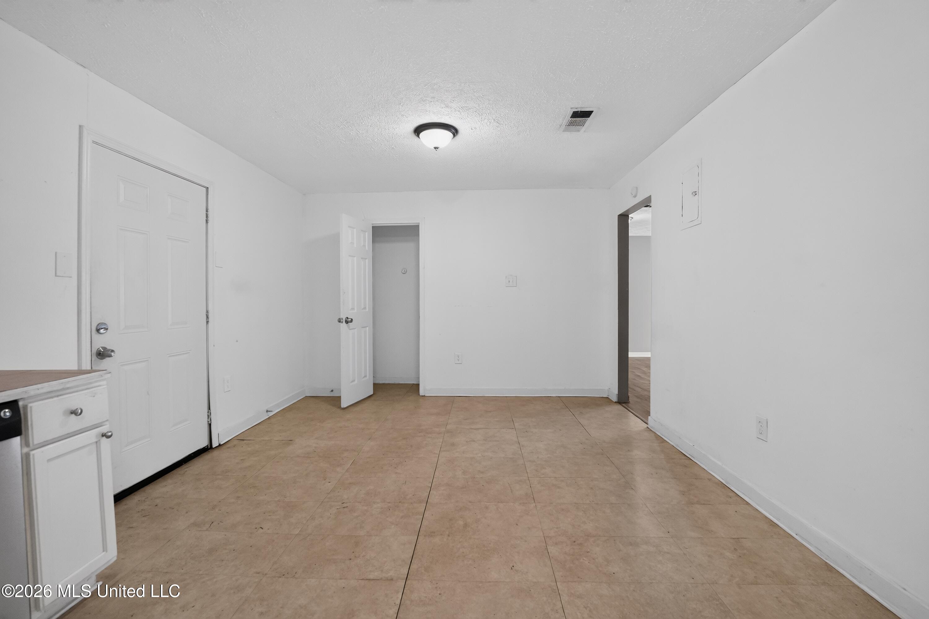 4305 Old Brandon Road Pearl, MS 39208 - Photo 13 of 38 18_4305_Old_Brandon_Rd-Dining_room-8864