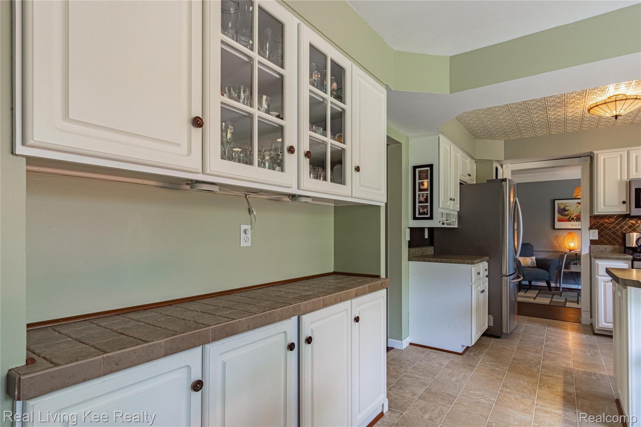 611 Abbey Court Rochester, MI 48307 - Photo 22 of 39 Even more cabinet space with a convenient drop zone, charging station.