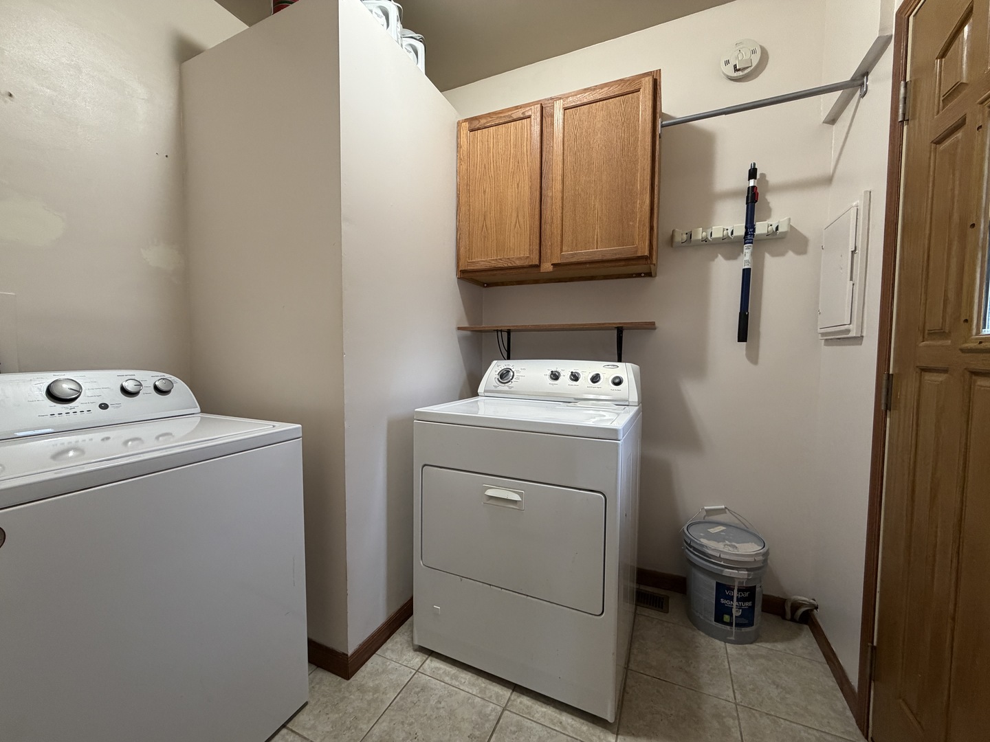 605 Douglas Street Catlin, IL 61817 - Photo 17 of 41 a utility room with dryer and washer