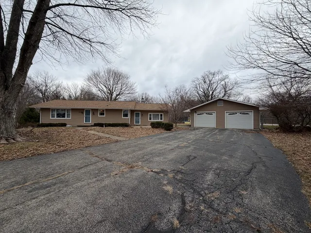 $214,900 | 605 Douglas Street, Catlin, IL 61817