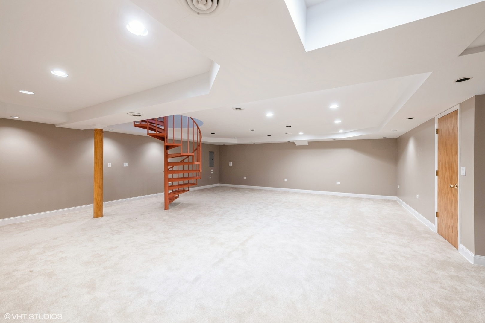 2000 Clendenin Lane Riverwoods, IL 60015 - Photo 30 of 51 an empty room with a ceiling fan and window
