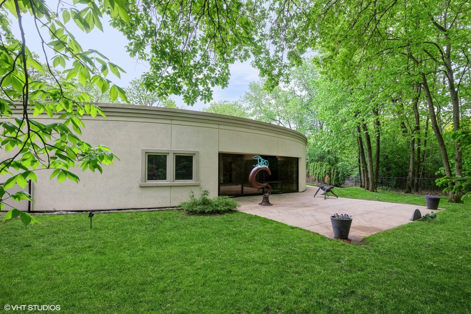 2000 Clendenin Lane Riverwoods, IL 60015 - Photo 43 of 51 a view of a backyard with sitting area