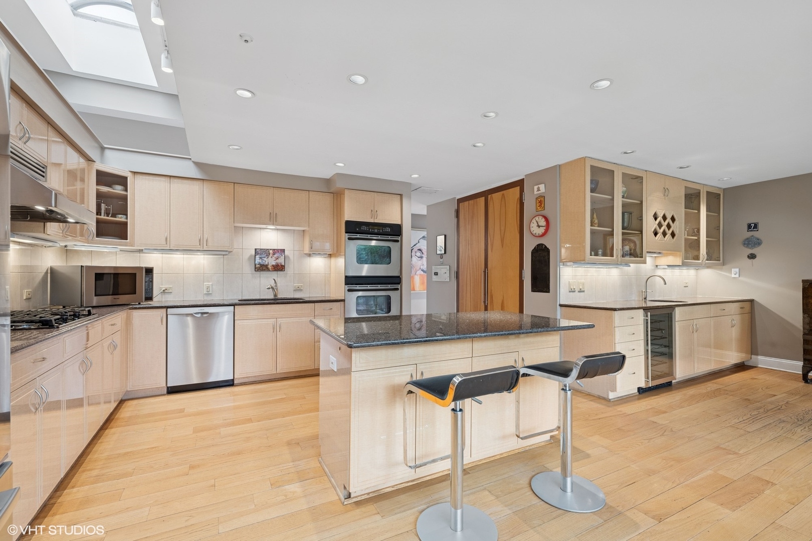 2000 Clendenin Lane Riverwoods, IL 60015 - Photo 9 of 51