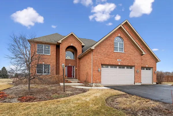 $680,000 | 11809 Strawberry Lane, Huntley, IL 60142
