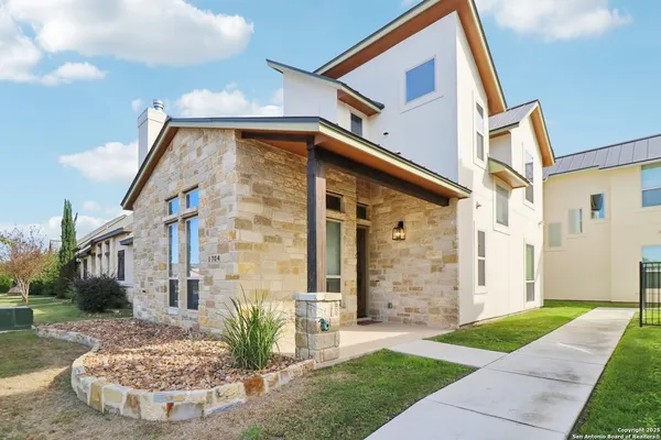 $2,400 | 1704 Gruene Vineyard Crossing, New Braunfels, TX 78130